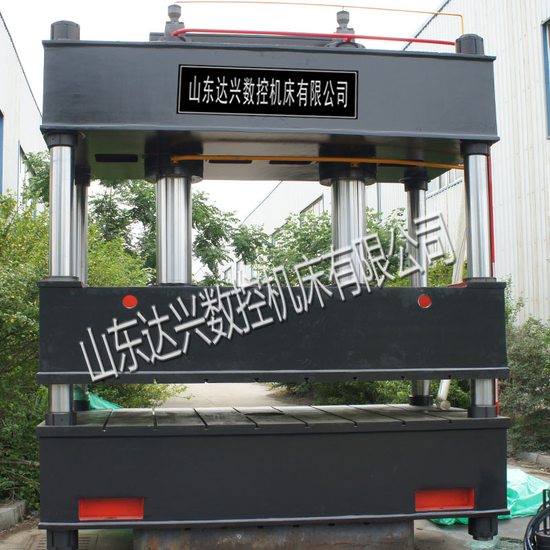 為江蘇客戶定制1200噸三梁四柱液壓機