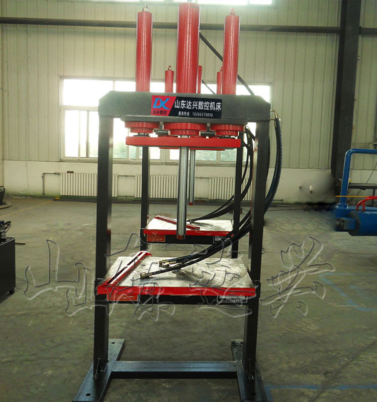 含增速缸龍門液壓機